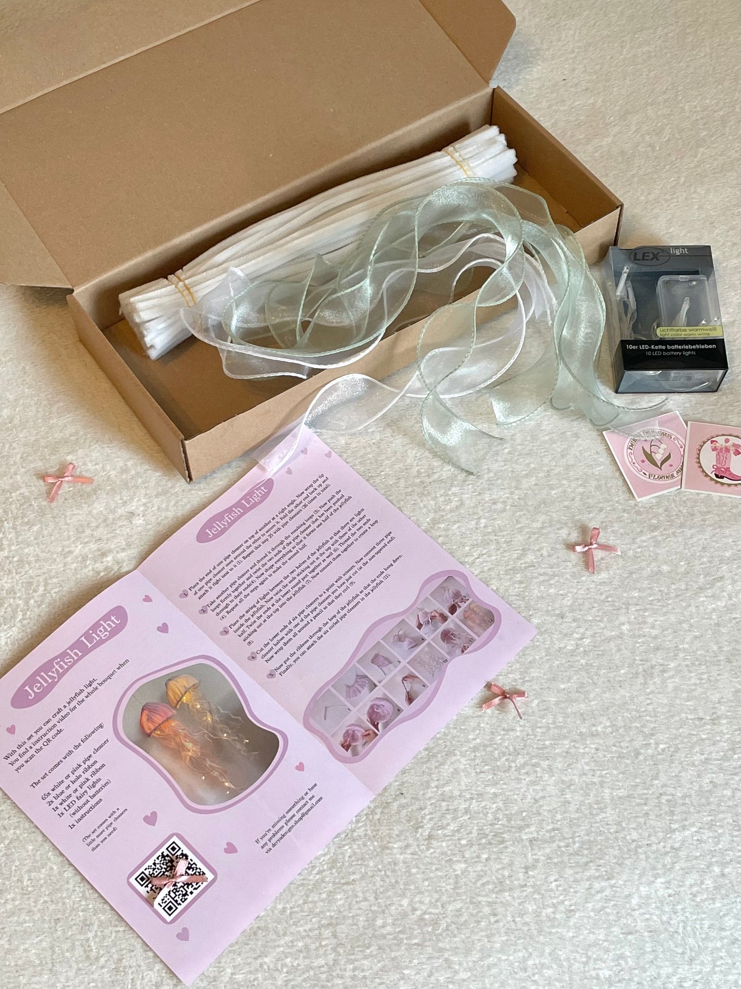 White Jellyfish Light DIY kit – glowing jellyfish made from pipe cleaners