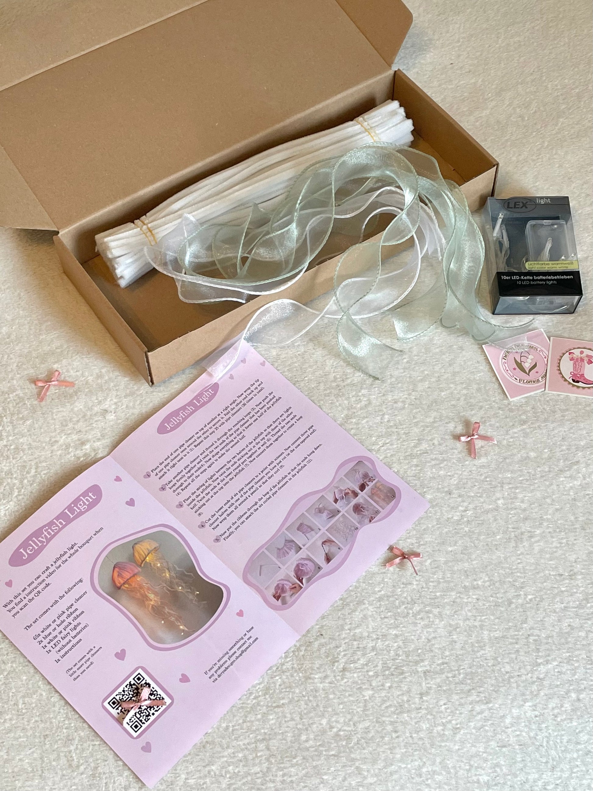 White Jellyfish Light DIY kit – glowing jellyfish made from pipe cleaners